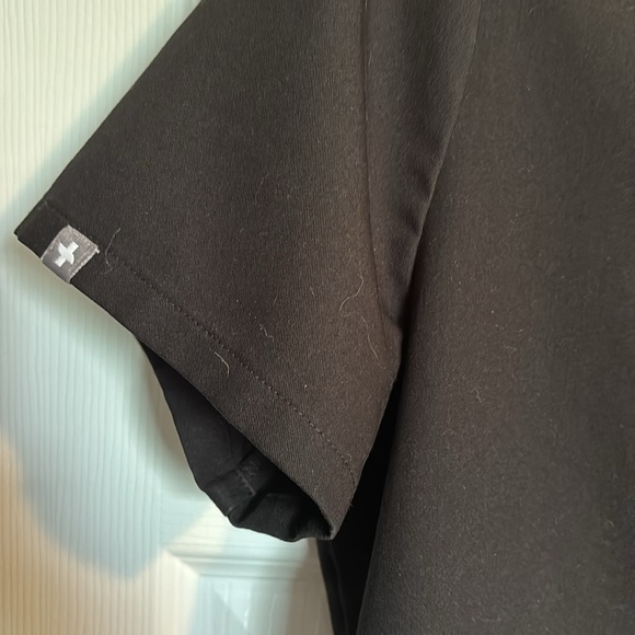 Figs Technical Collection women’s black v neck scrub top size small - Picture 3 of 8